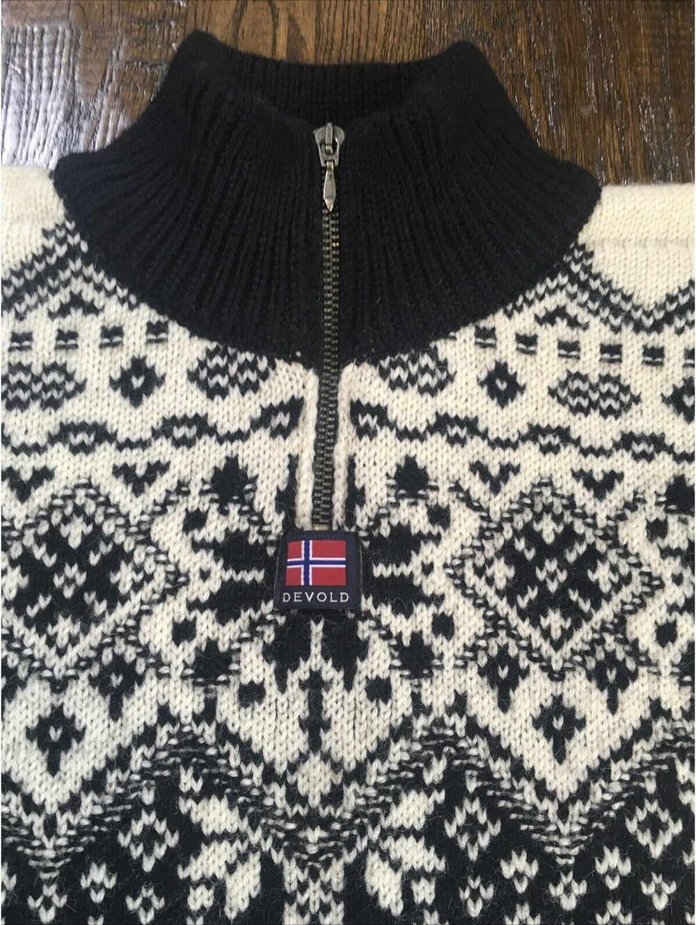 Devold of Norway 100% New Wool Quarter Zip Sweater Medium NWOT - Picture 3 of 7